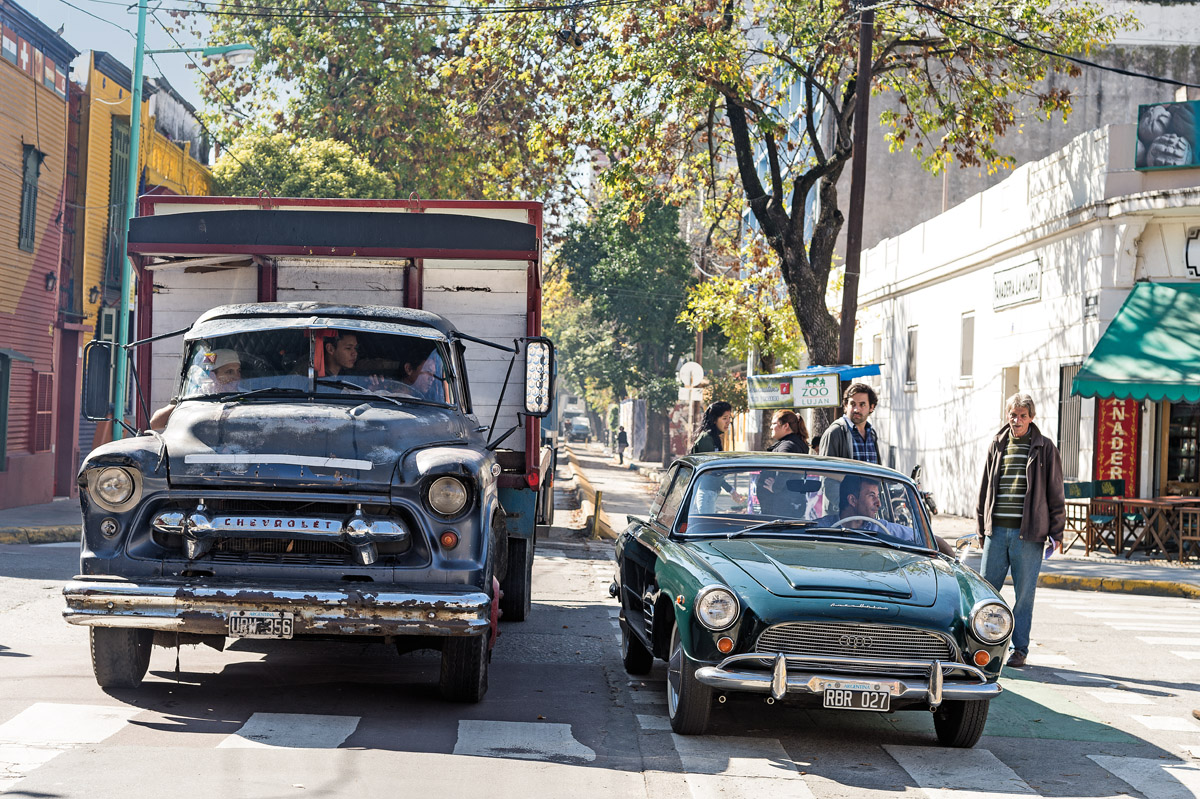 DKW Fissore an einer Kreuzung in Buenos Aires